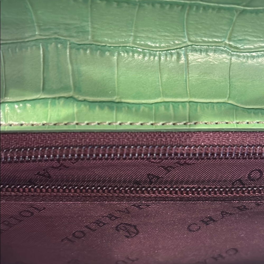 Charriol Green Crocodile Embossed Clutch/removable strap with Gold Accent - Picture 5 of 5
